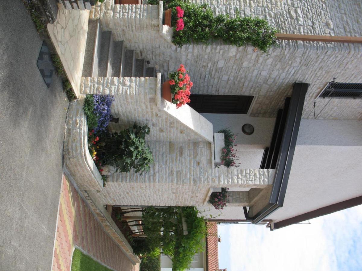 Apartmani Villa Otilija Porec Exterior photo