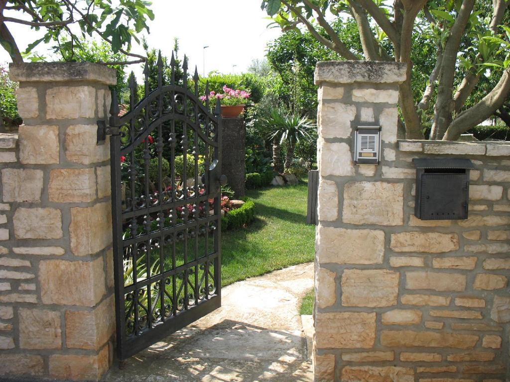 Apartmani Villa Otilija Porec Exterior photo